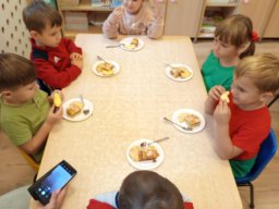 2025-09-26 Dzień Jabłka i Głośne Czytanie Jeżyki